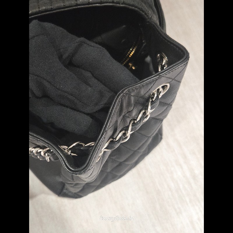 CHANEL 香奈兒 黑色牛皮 雙c大logo 掀蓋滾邊黑銀機場包-24