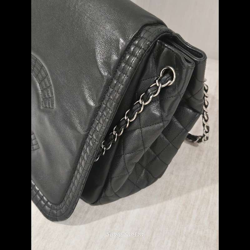 CHANEL 香奈兒 黑色牛皮 雙c大logo 掀蓋滾邊黑銀機場包-26
