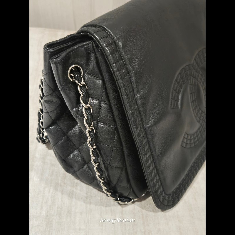 CHANEL 香奈兒 黑色牛皮 雙c大logo 掀蓋滾邊黑銀機場包-28