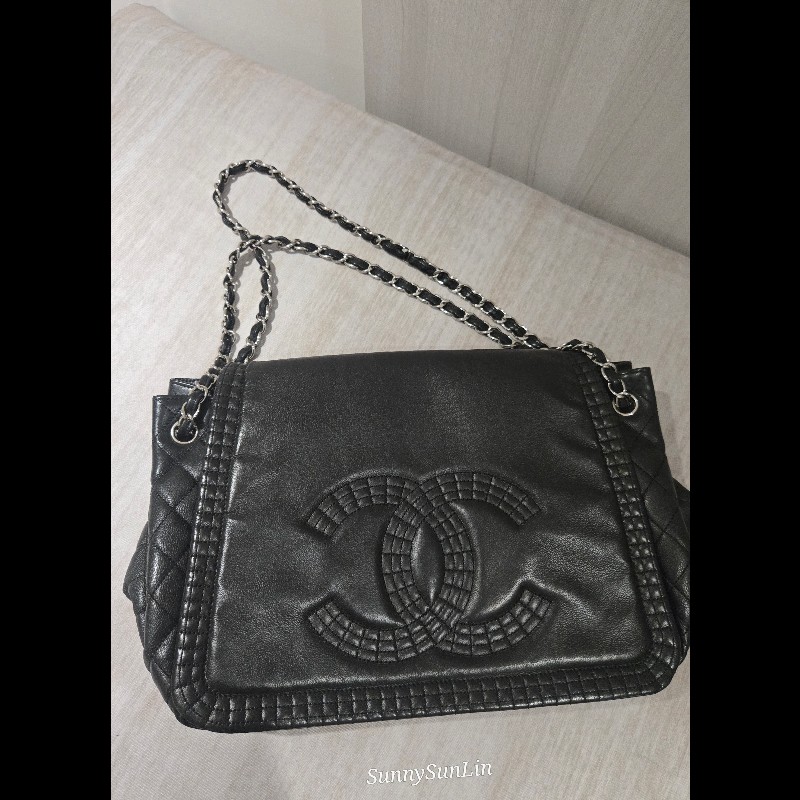 CHANEL 香奈兒 黑色牛皮 雙c大logo 掀蓋滾邊黑銀機場包-29