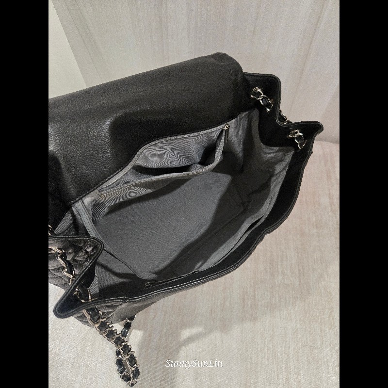 CHANEL 香奈兒 黑色牛皮 雙c大logo 掀蓋滾邊黑銀機場包-32