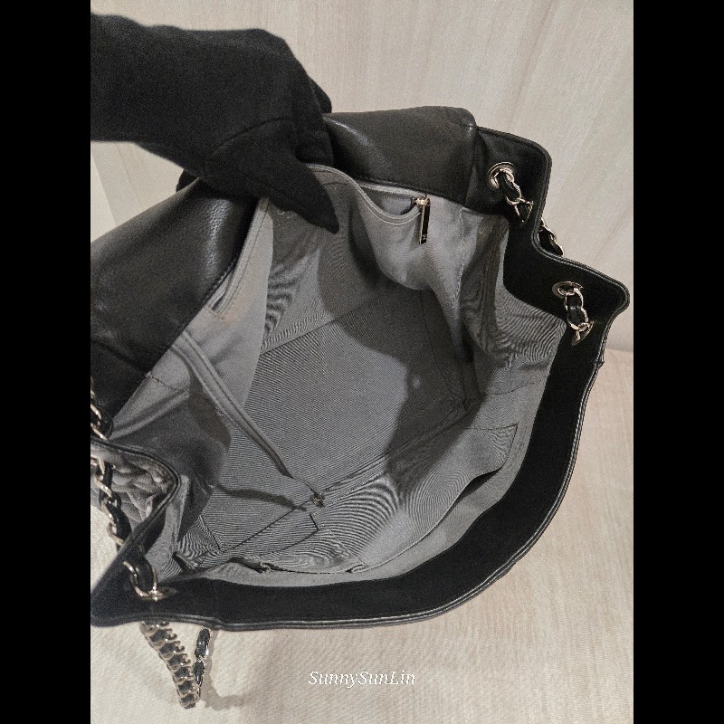 CHANEL 香奈兒 黑色牛皮 雙c大logo 掀蓋滾邊黑銀機場包-33