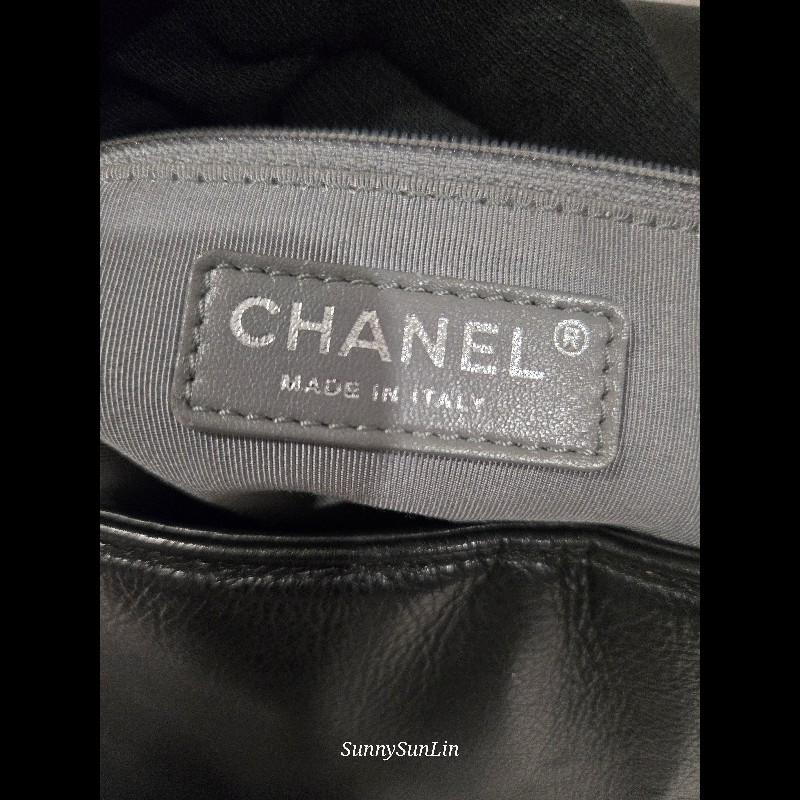 CHANEL 香奈兒 黑色牛皮 雙c大logo 掀蓋滾邊黑銀機場包-35