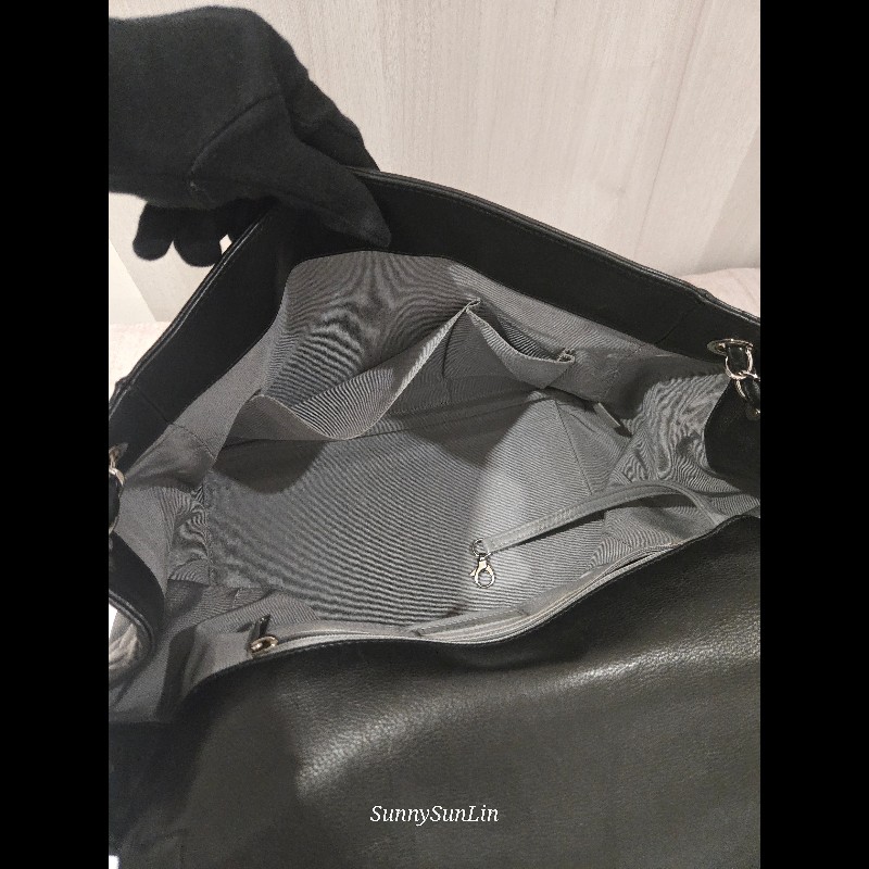 CHANEL 香奈兒 黑色牛皮 雙c大logo 掀蓋滾邊黑銀機場包-37