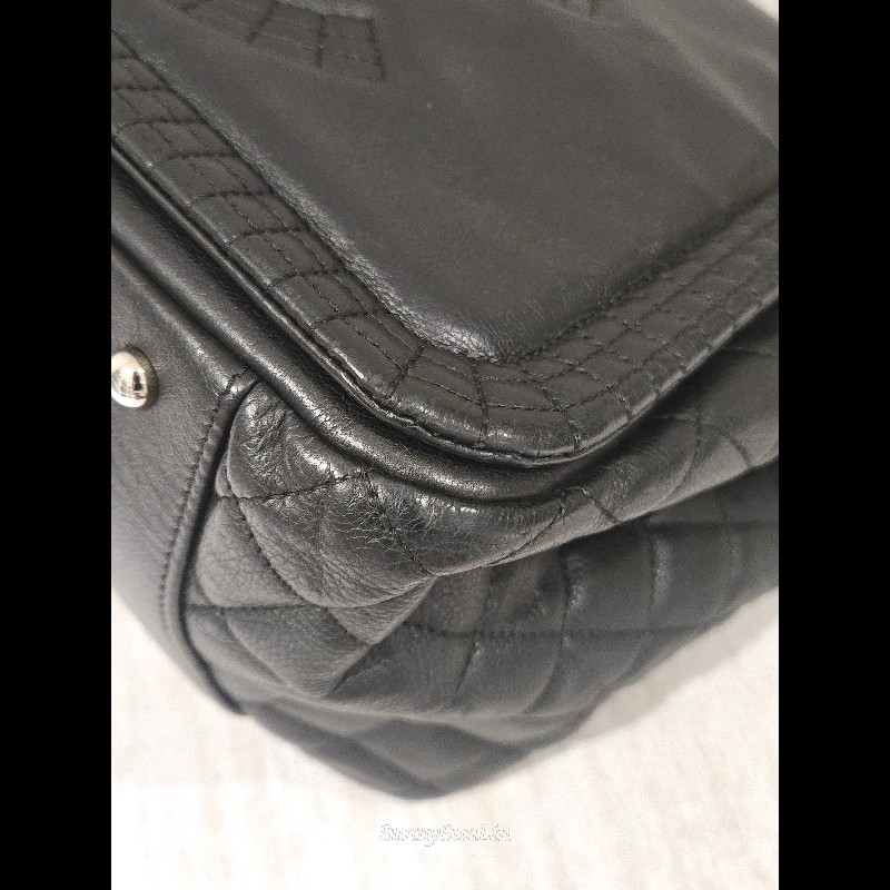 CHANEL 香奈兒 黑色牛皮 雙c大logo 掀蓋滾邊黑銀機場包-38