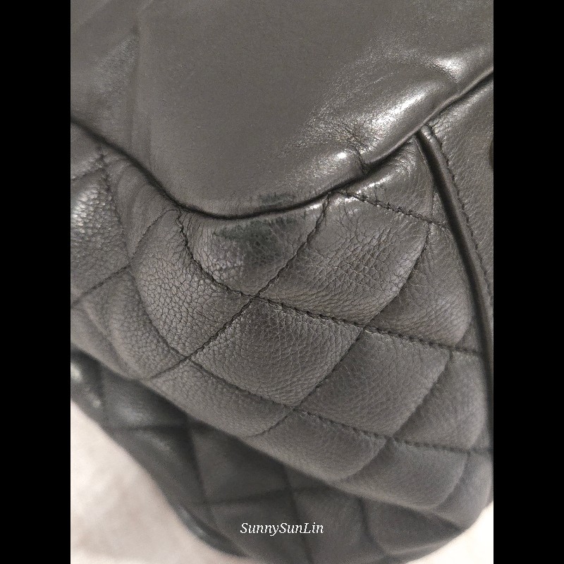 CHANEL 香奈兒 黑色牛皮 雙c大logo 掀蓋滾邊黑銀機場包-41