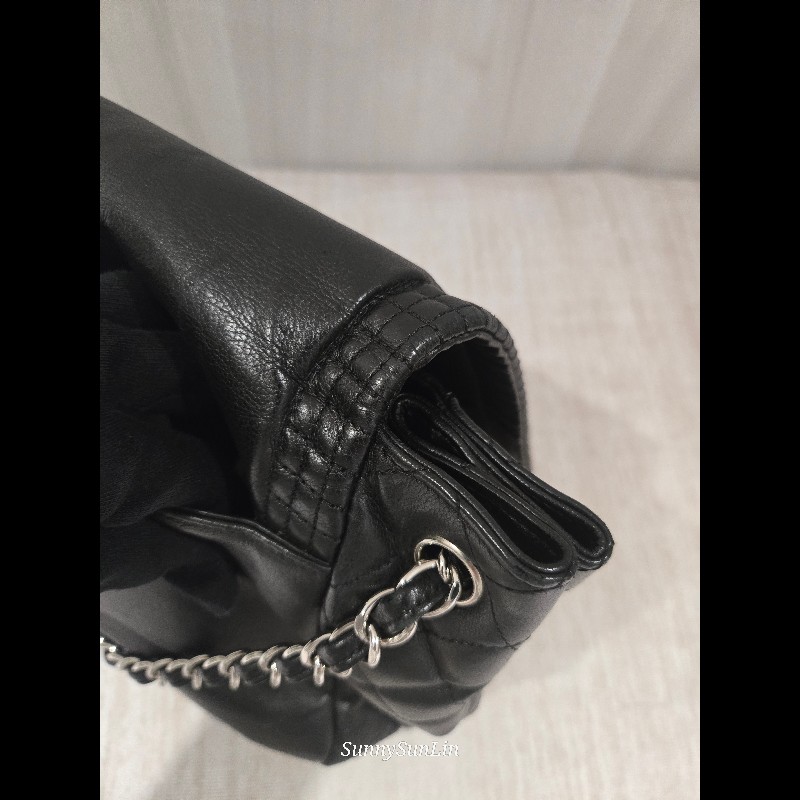 CHANEL 香奈兒 黑色牛皮 雙c大logo 掀蓋滾邊黑銀機場包-43