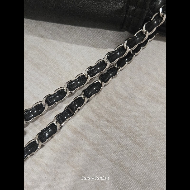 CHANEL 香奈兒 黑色牛皮 雙c大logo 掀蓋滾邊黑銀機場包-47