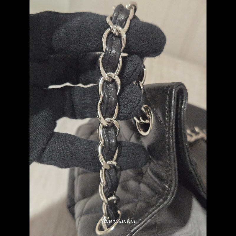 CHANEL 香奈兒 黑色牛皮 雙c大logo 掀蓋滾邊黑銀機場包-52