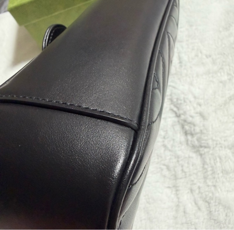 GUCCI Marmont 肩背包 小號 26 黑色-10