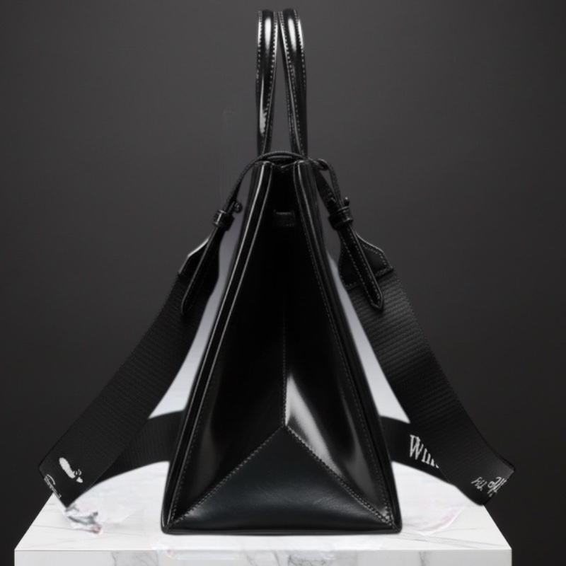 Off-White™ 黑色漆皮大容量硬底手提包/斜跨包 (34x23x14) 可放筆電iPad 不下垂 醒目LOGO 工業風背帶(108cm) Binder Clip 繫繩 個性時尚 百搭實用-2