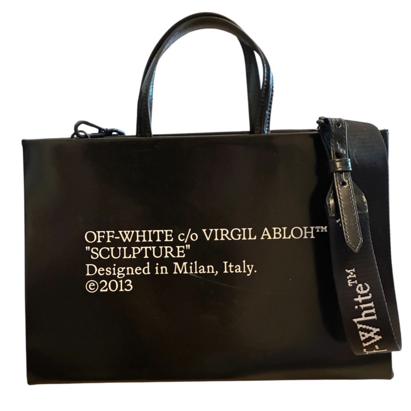 Off-White™ 黑色漆皮大容量硬底手提包/斜跨包 (34x23x14) 可放筆電iPad 不下垂 醒目LOGO 工業風背帶(108cm) Binder Clip 繫繩 個性時尚 百搭實用-9