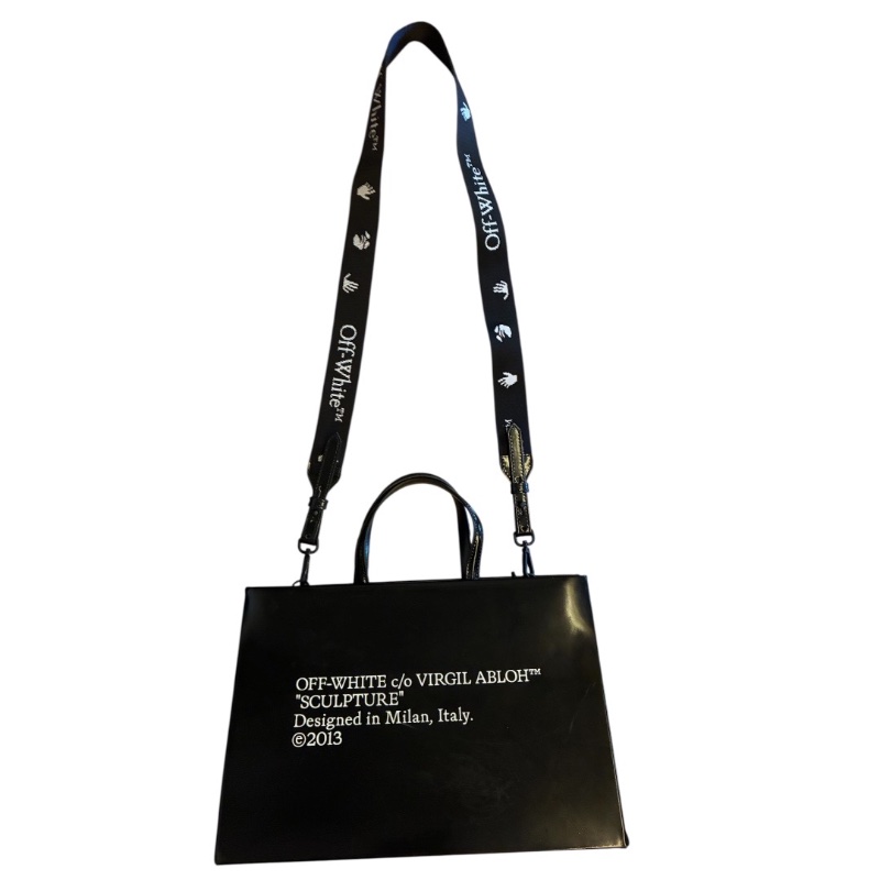 Off-White™ 黑色漆皮大容量硬底手提包/斜跨包 (34x23x14) 可放筆電iPad 不下垂 醒目LOGO 工業風背帶(108cm) Binder Clip 繫繩 個性時尚 百搭實用-10