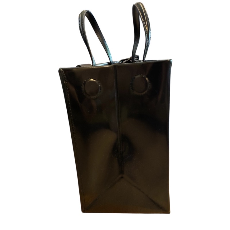 Off-White™ 黑色漆皮大容量硬底手提包/斜跨包 (34x23x14) 可放筆電iPad 不下垂 醒目LOGO 工業風背帶(108cm) Binder Clip 繫繩 個性時尚 百搭實用-11