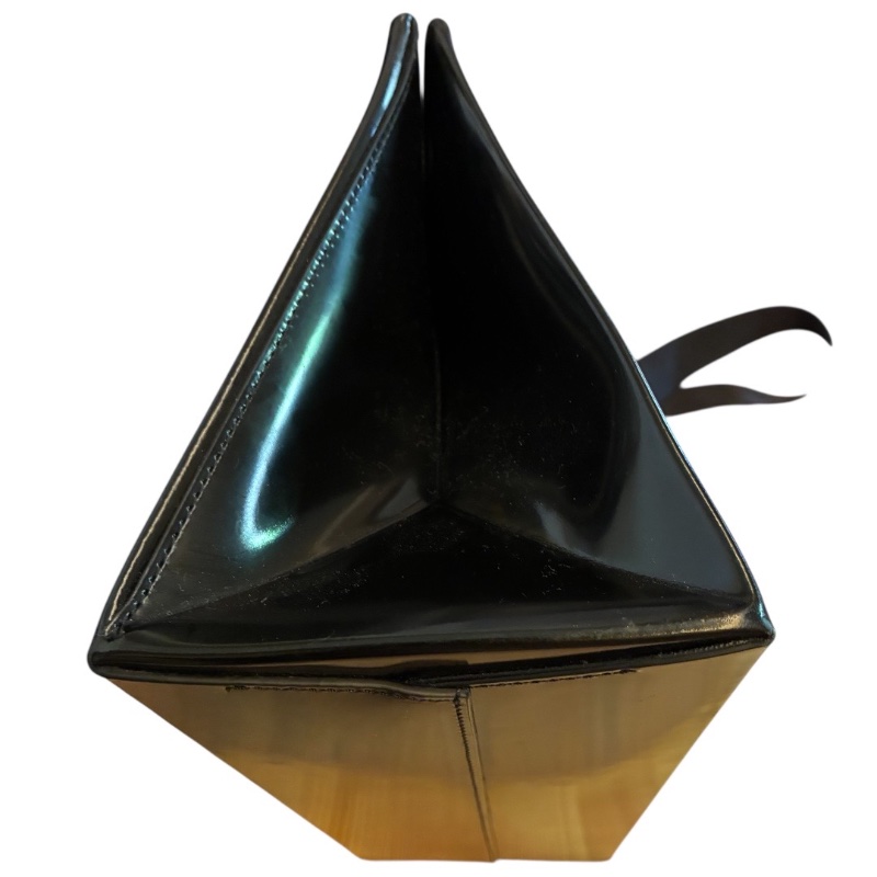 Off-White™ 黑色漆皮大容量硬底手提包/斜跨包 (34x23x14) 可放筆電iPad 不下垂 醒目LOGO 工業風背帶(108cm) Binder Clip 繫繩 個性時尚 百搭實用-13