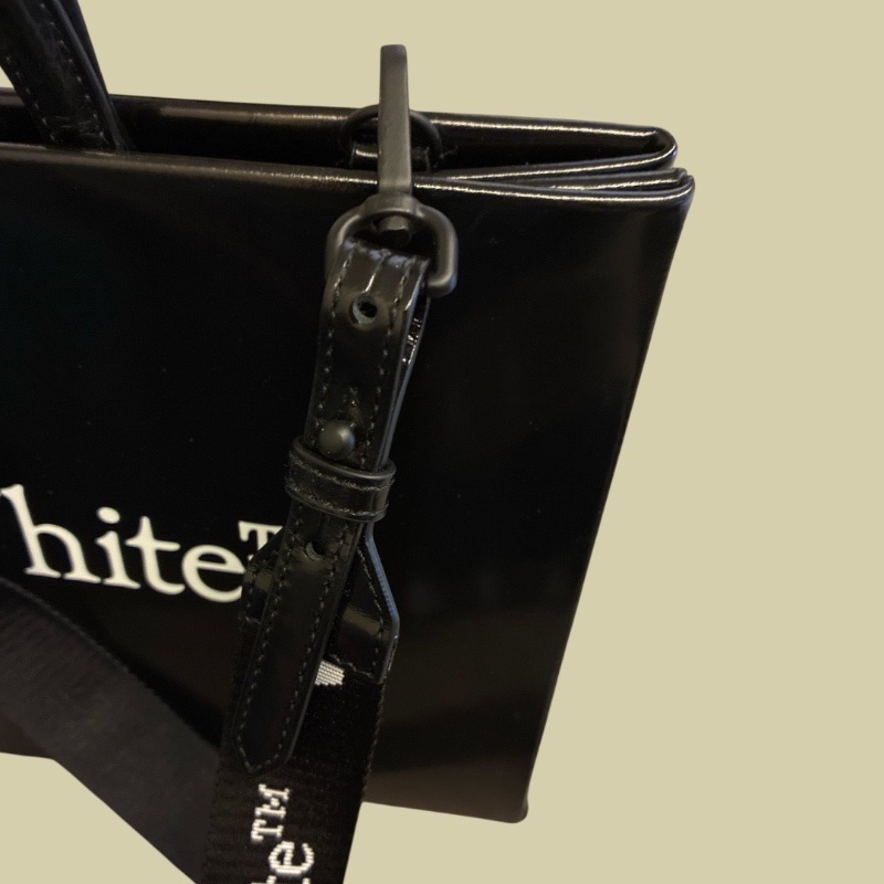 Off-White™ 黑色漆皮大容量硬底手提包/斜跨包 (34x23x14) 可放筆電iPad 不下垂 醒目LOGO 工業風背帶(108cm) Binder Clip 繫繩 個性時尚 百搭實用-16