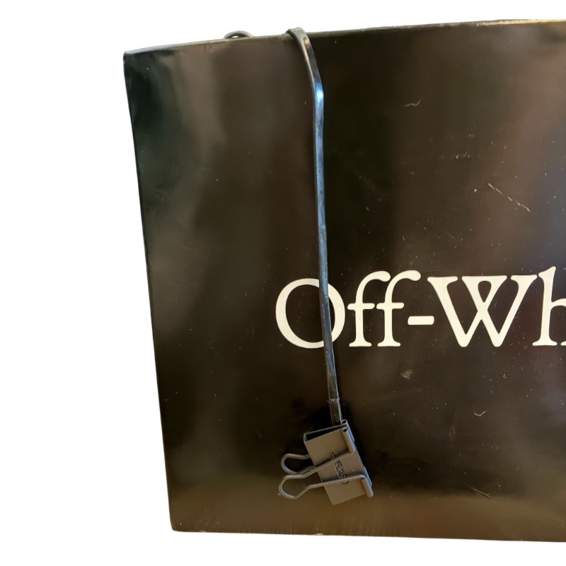 Off-White™ 黑色漆皮大容量硬底手提包/斜跨包 (34x23x14) 可放筆電iPad 不下垂 醒目LOGO 工業風背帶(108cm) Binder Clip 繫繩 個性時尚 百搭實用-17