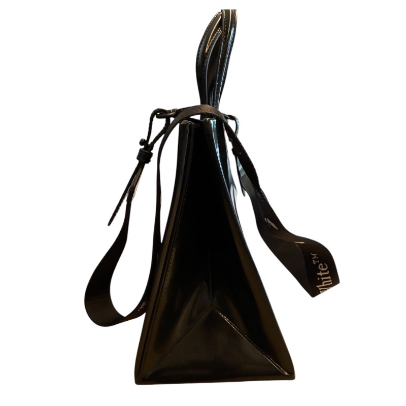 Off-White™ 黑色漆皮大容量硬底手提包/斜跨包 (34x23x14) 可放筆電iPad 不下垂 醒目LOGO 工業風背帶(108cm) Binder Clip 繫繩 個性時尚 百搭實用-18