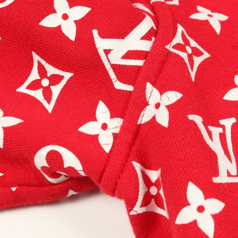 LOUIS VUITTON × Supreme 聯名款連帽衫,飾有 Box Logo,純棉材質,紅白配色,S 碼,二手,男女通用。 LV-5
