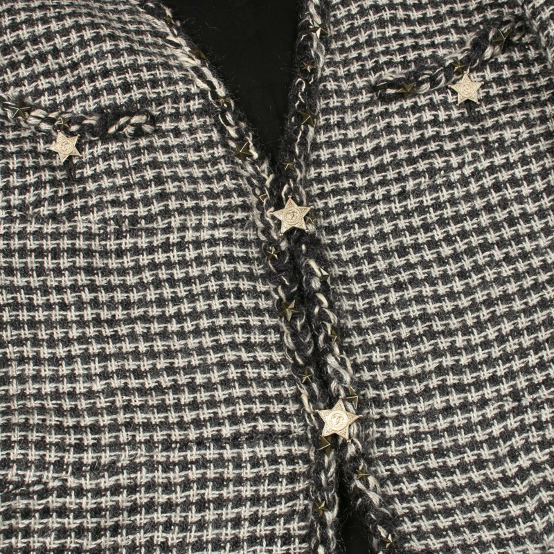 香奈兒 COCO 標誌紐扣斜紋軟呢外套,莫赫亞海軍藍/白色,二手女款-11