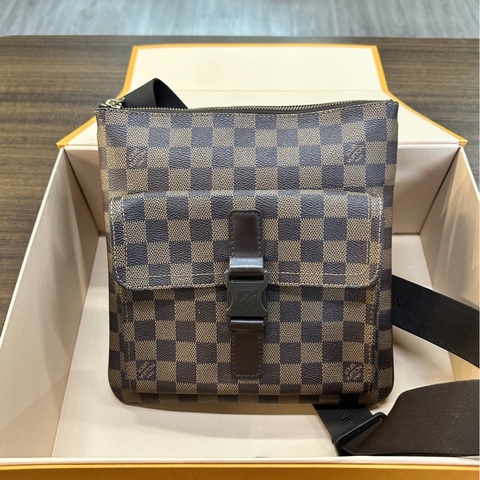 LouisVuitton 路易威登 棋盤格男士郵差包 附件：無