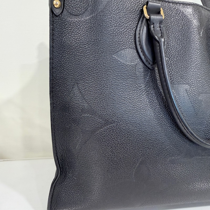 Louis Vuitton✨LV On the go 中號托特包 黑色壓紋 全皮芯片款-1