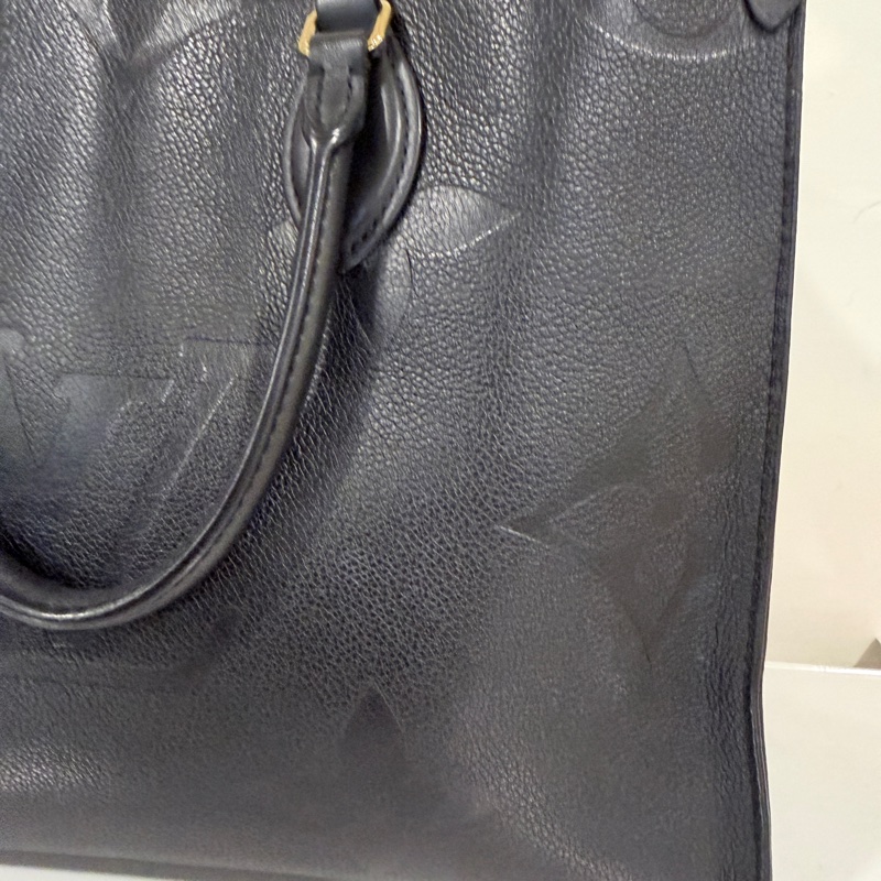 Louis Vuitton✨LV On the go 中號托特包 黑色壓紋 全皮芯片款-8