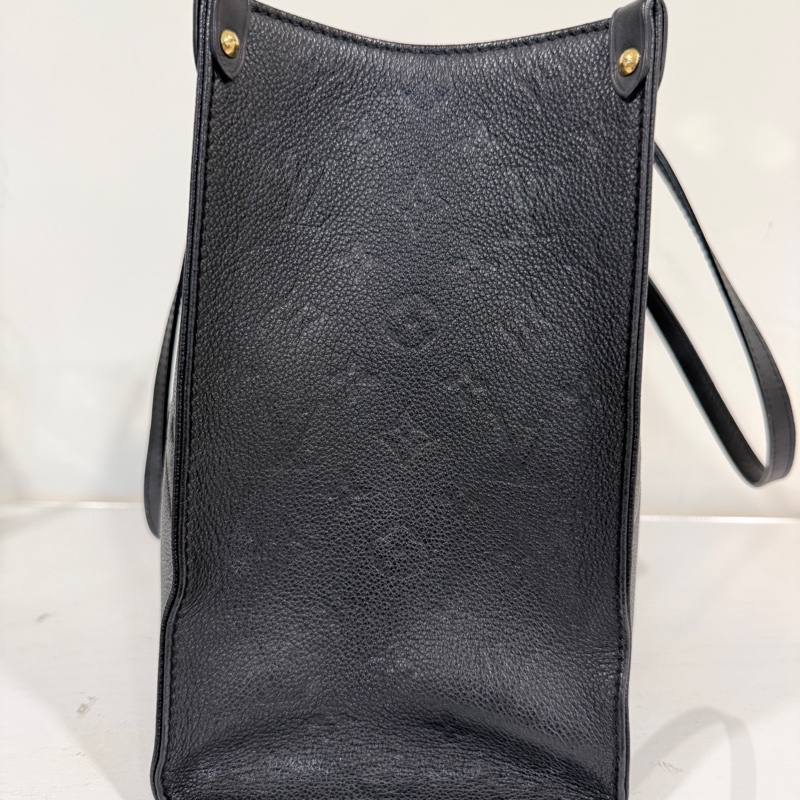 Louis Vuitton✨LV On the go 中號托特包 黑色壓紋 全皮芯片款-12