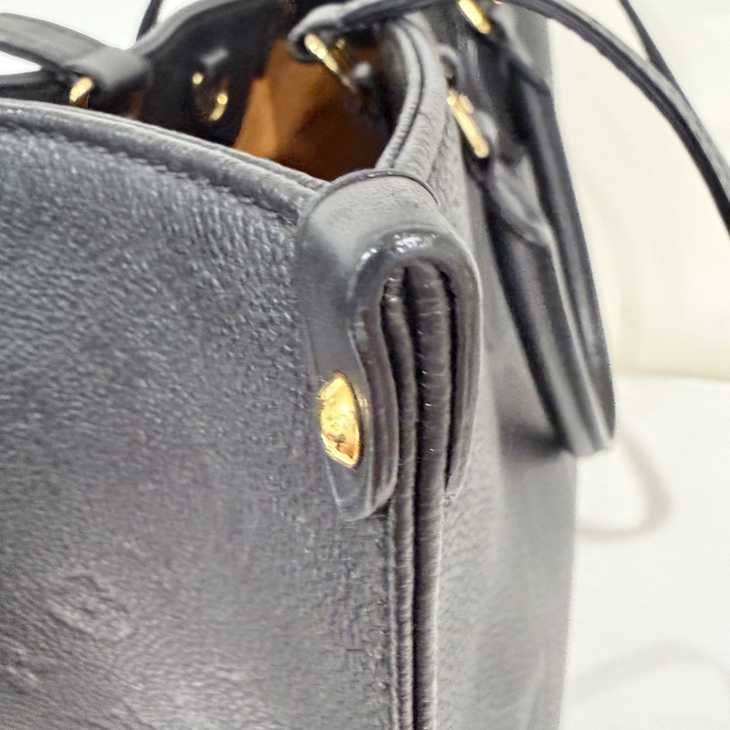 Louis Vuitton✨LV On the go 中號托特包 黑色壓紋 全皮芯片款-13