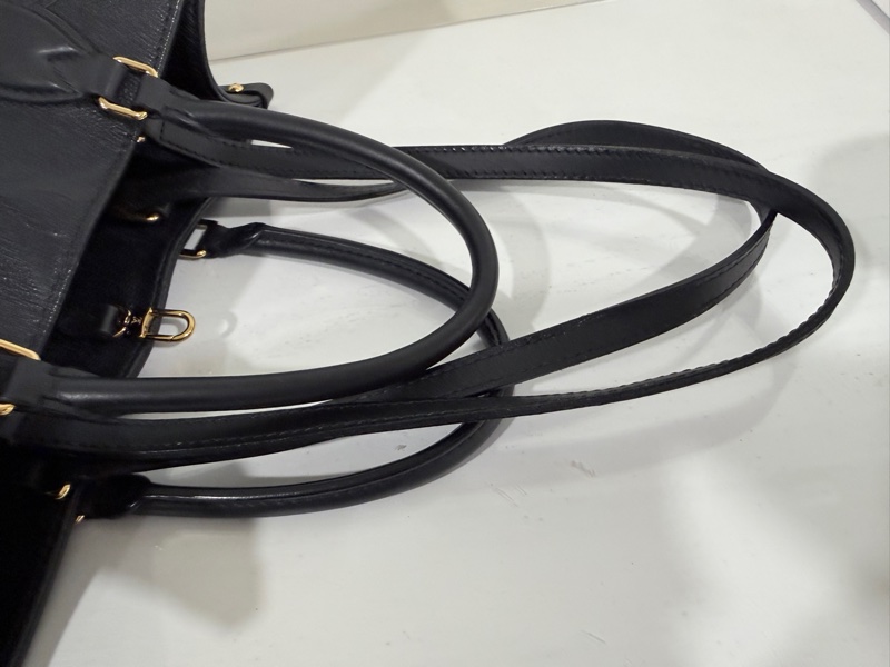 Louis Vuitton✨LV On the go 中號托特包 黑色壓紋 全皮芯片款-24