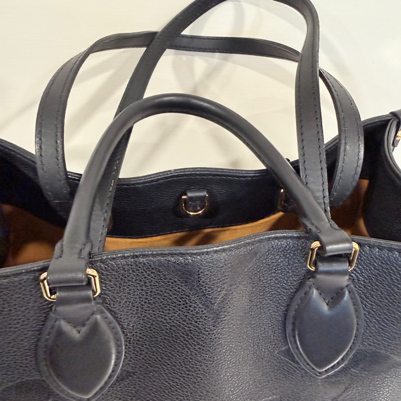 Louis Vuitton✨LV On the go 中號托特包 黑色壓紋 全皮芯片款-26