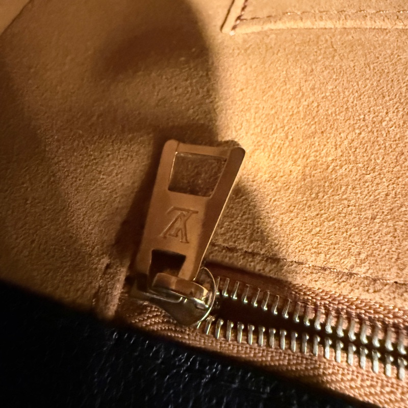 Louis Vuitton✨LV On the go 中號托特包 黑色壓紋 全皮芯片款-27