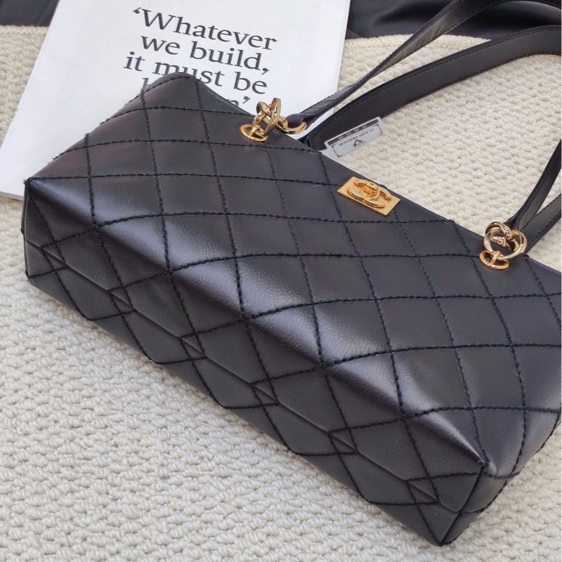 成色極好97新 Chanel黑金托特包-4