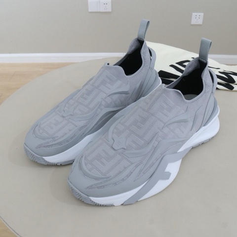 閒置新 未使用 Fendi Flow 男鞋，10碼/44碼，配件防塵袋