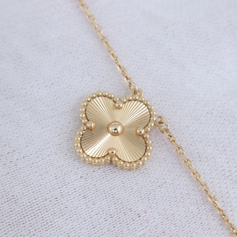 99新，VCA Vintage Alhambra 四葉草鐳射項鍊，18K黃金-1