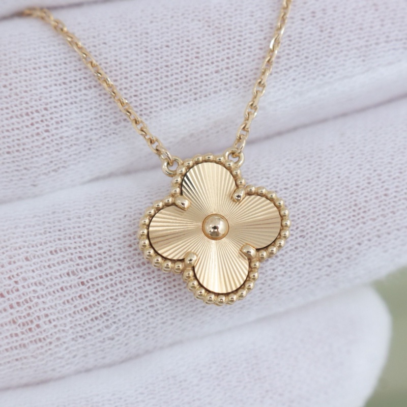 99新，VCA Vintage Alhambra 四葉草鐳射項鍊，18K黃金-3