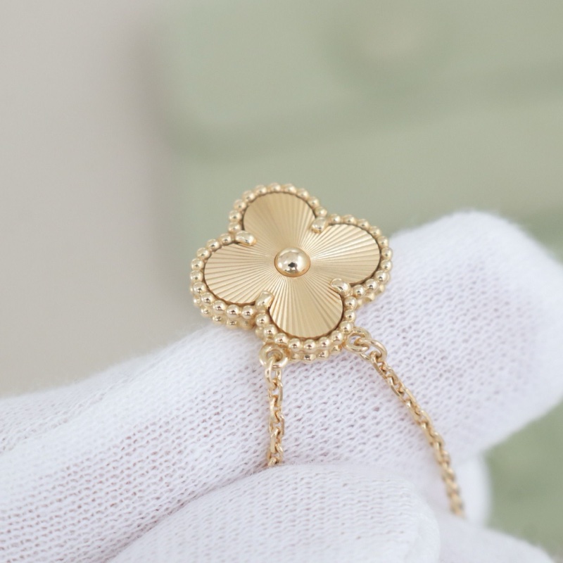 99新，VCA Vintage Alhambra 四葉草鐳射項鍊，18K黃金-4