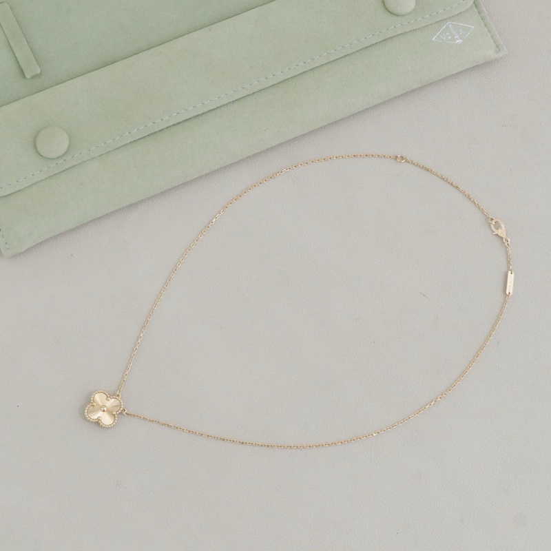 99新，VCA Vintage Alhambra 四葉草鐳射項鍊，18K黃金-7