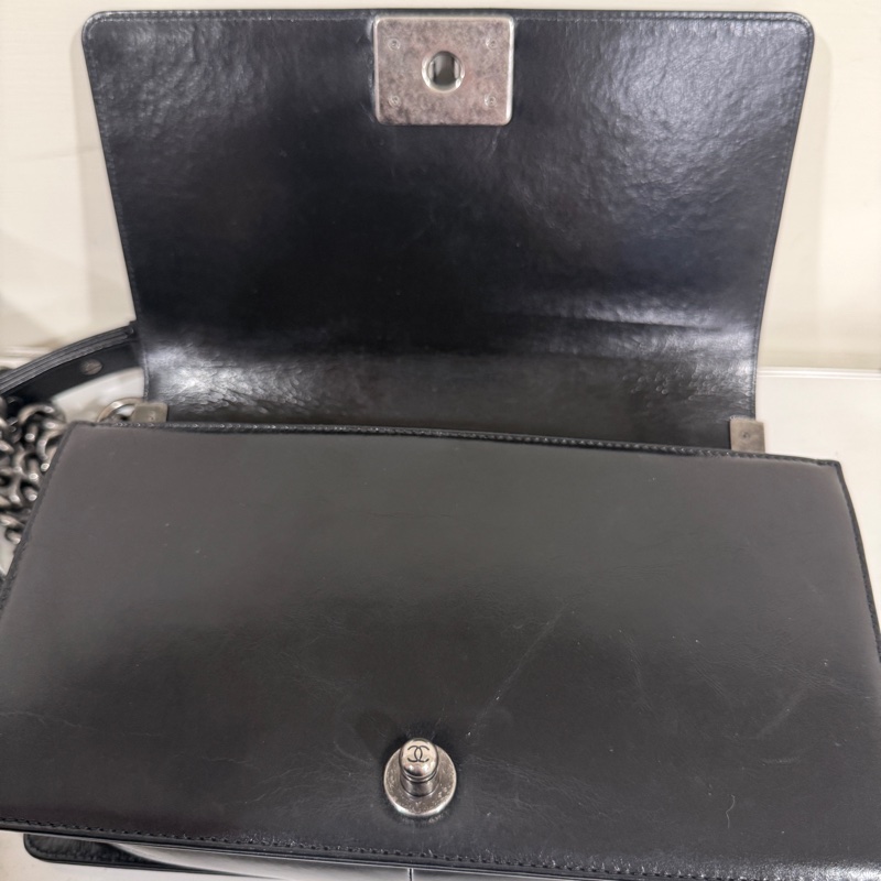 Chanel✨黑色銀釦 油蠟皮 鏈條滾邊 leboy25-7