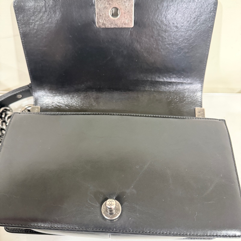 Chanel✨黑色銀釦 油蠟皮 鏈條滾邊 leboy25-8