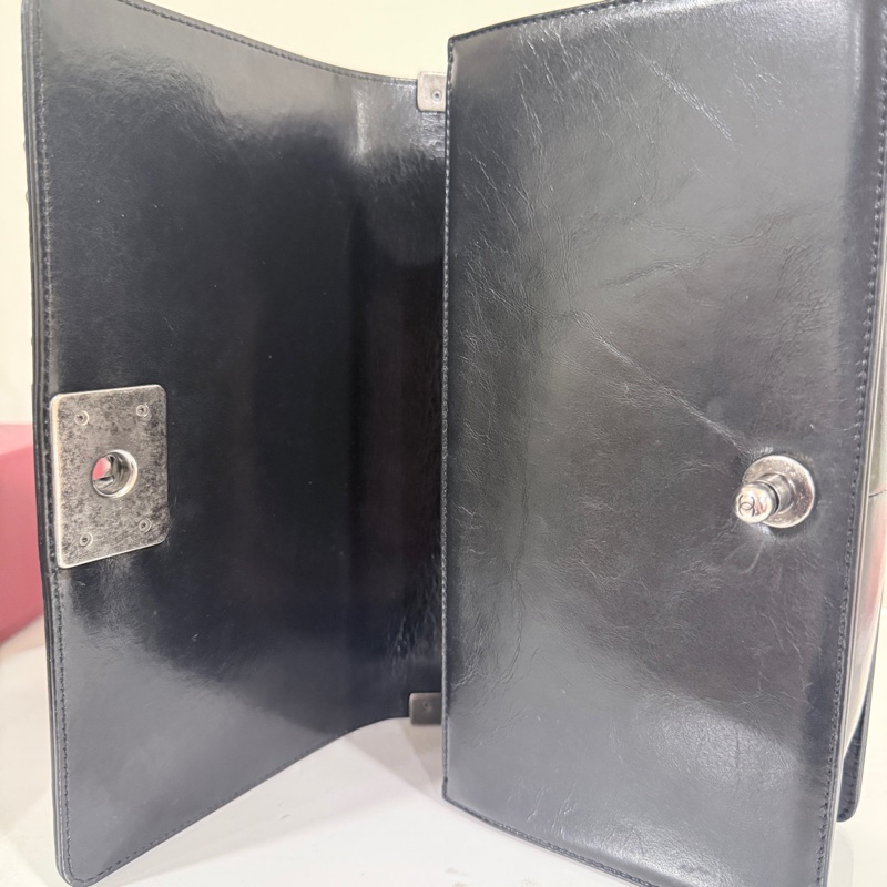 Chanel✨黑色銀釦 油蠟皮 鏈條滾邊 leboy25-12