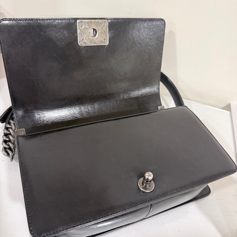 Chanel✨黑色銀釦 油蠟皮 鏈條滾邊 leboy25-24