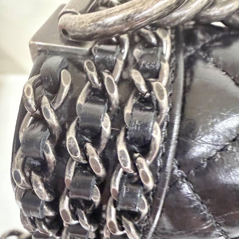 Chanel✨黑色銀釦 油蠟皮 鏈條滾邊 leboy25-35