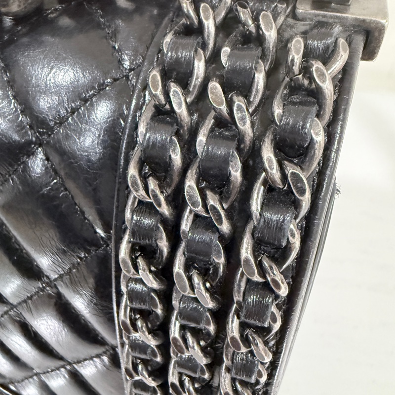 Chanel✨黑色銀釦 油蠟皮 鏈條滾邊 leboy25-37