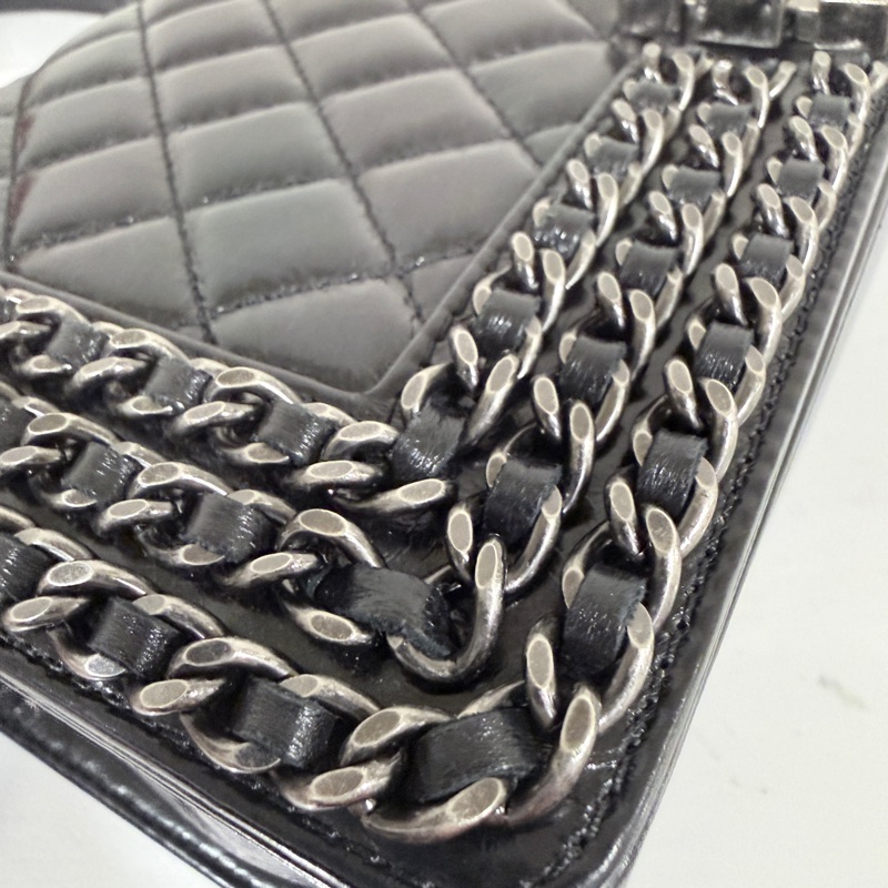 Chanel✨黑色銀釦 油蠟皮 鏈條滾邊 leboy25-38
