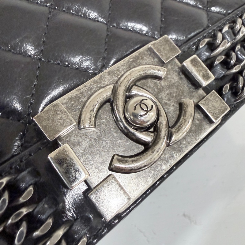 Chanel✨黑色銀釦 油蠟皮 鏈條滾邊 leboy25-40