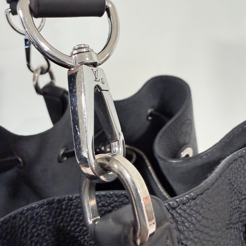 Louis Vuitton✨Lv muria Bella鏤空全皮月光女神水桶包-26