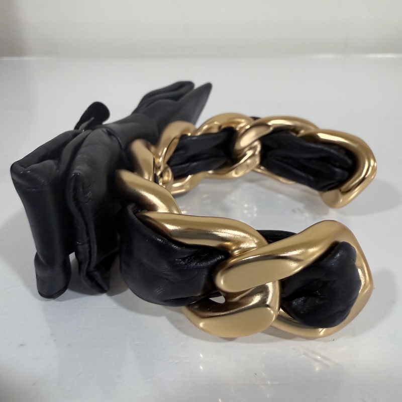 Chanel✨20A黑金皮穿山茶花手鐲-1