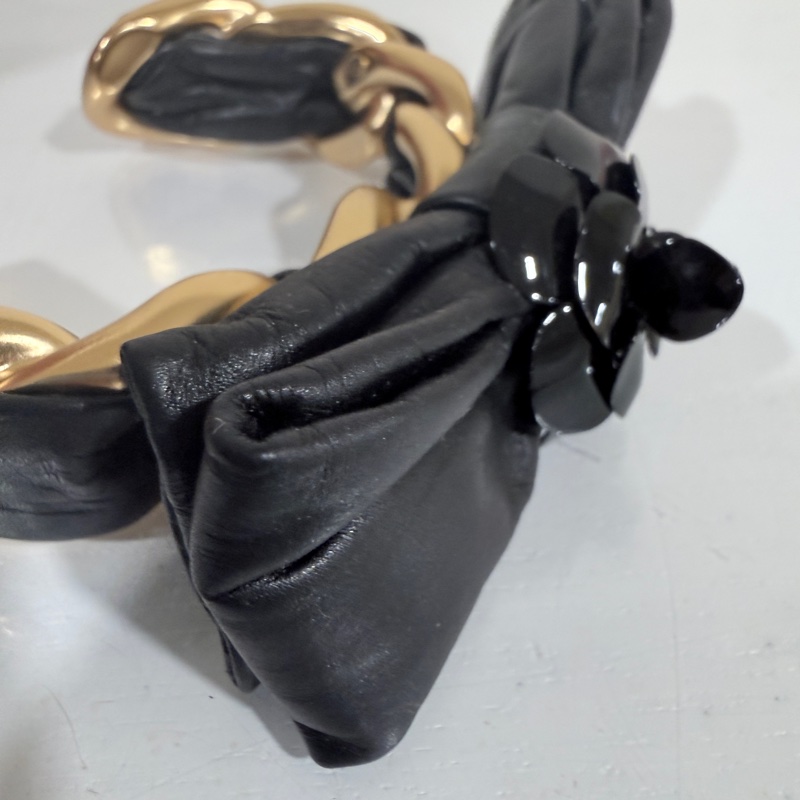 Chanel✨20A黑金皮穿山茶花手鐲-15