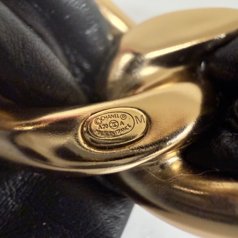 Chanel✨20A黑金皮穿山茶花手鐲-19